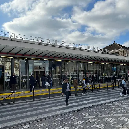 Le Rene Pouteau アパート ムラン