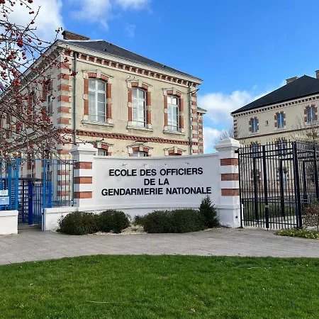 Le Rene Pouteau Apartman *